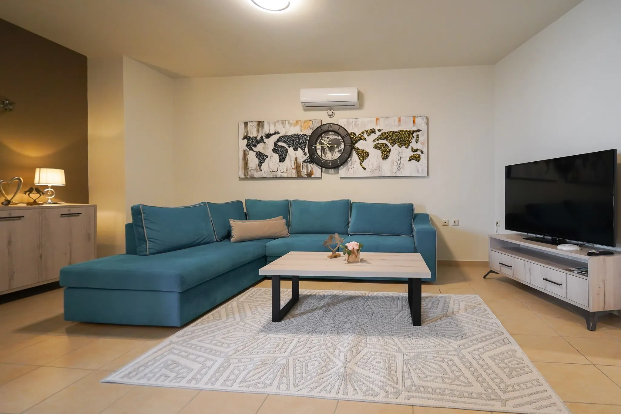 MS lounge with teal corner sofa, rug and coffee table